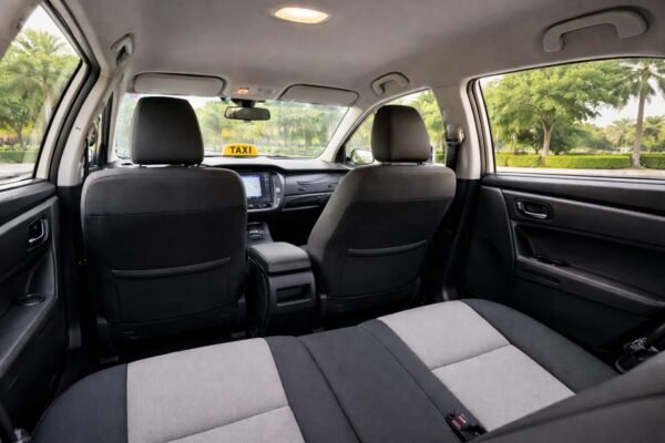 داخل تاكسي نظيف وحديث في الفيحاء بالكويت