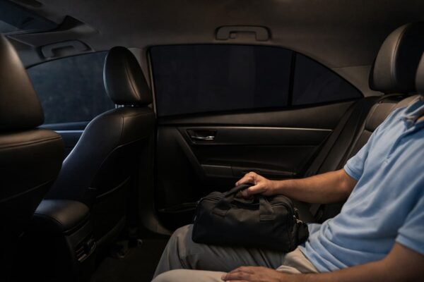 داخلية تاكسي النزهة بالكويت نظيفة ومرتبة بإضاءة هادئة